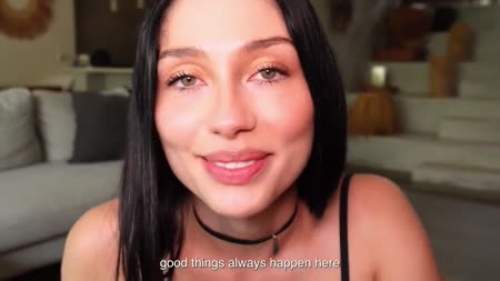 Симпотная брюнетка снимает порево от первого лица