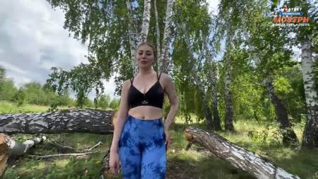 Выехали с подругой на природу и там устроили порево